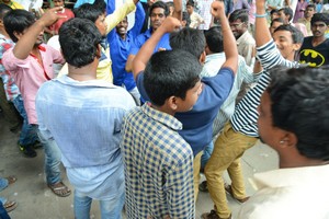 Brahmotsavam Hungama at RTC X Roads